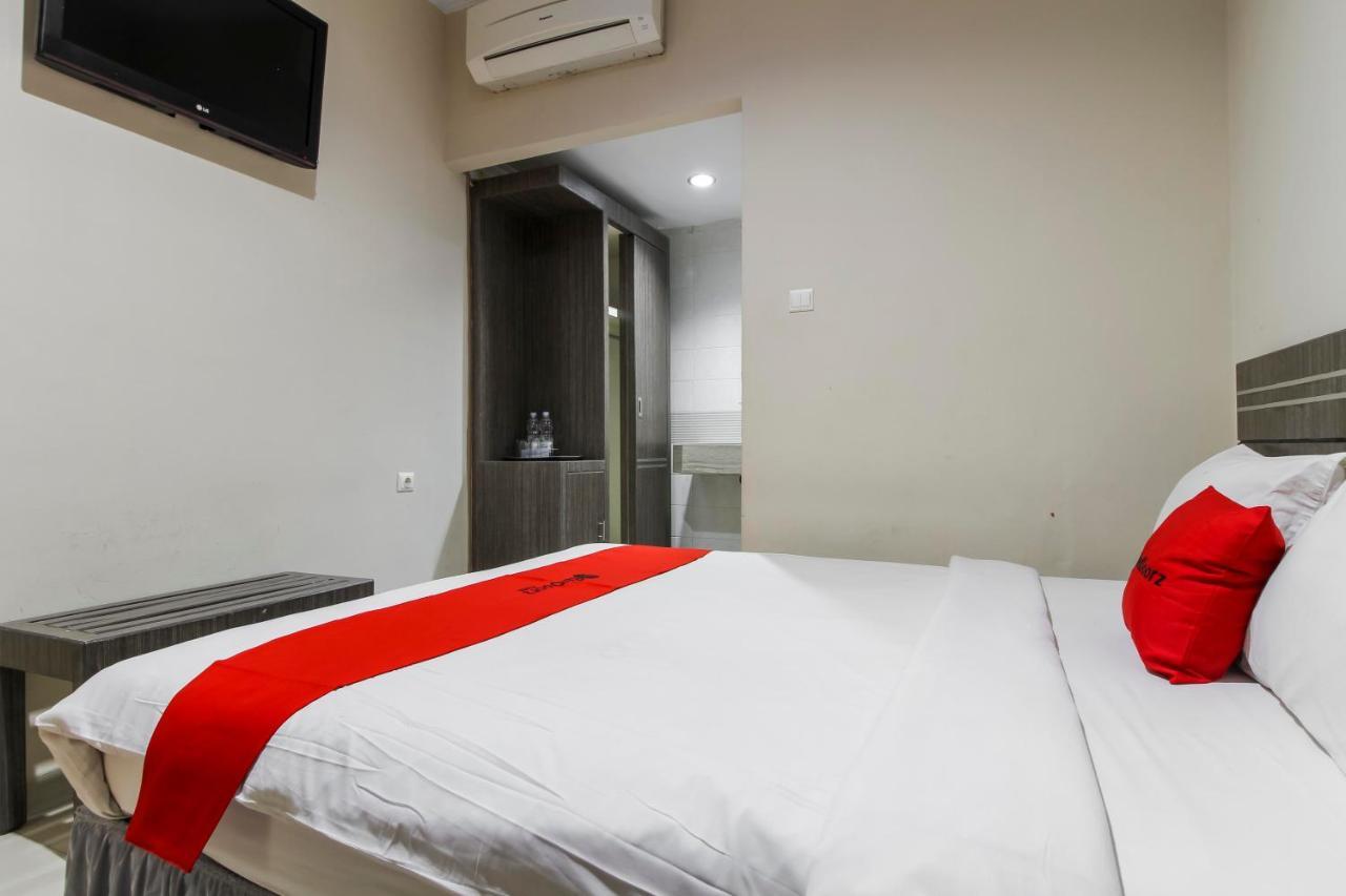 Reddoorz Plus Syariah @ Jalan Sriwijaya Medan Exterior photo