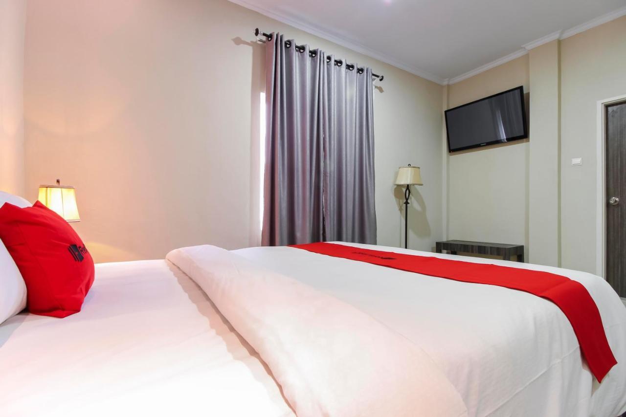 Reddoorz Plus Syariah @ Jalan Sriwijaya Medan Exterior photo