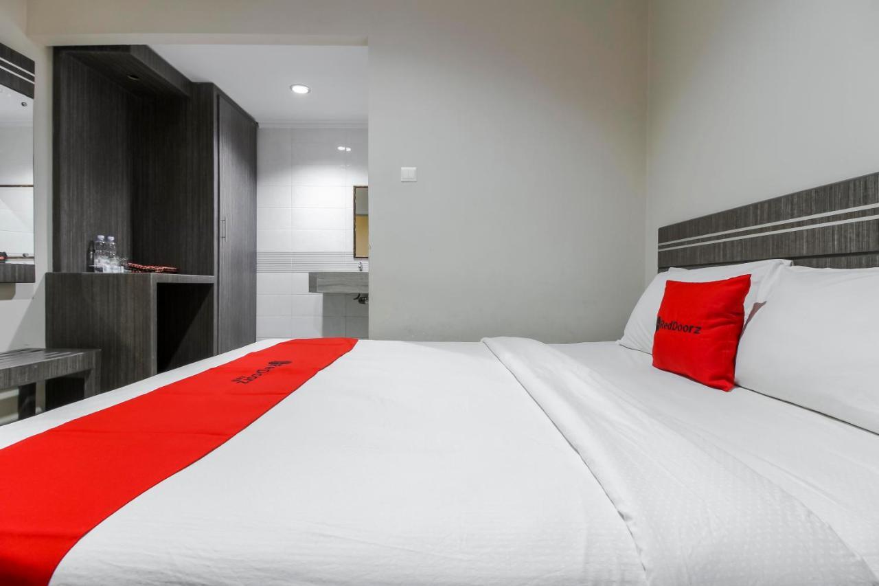 Reddoorz Plus Syariah @ Jalan Sriwijaya Medan Exterior photo
