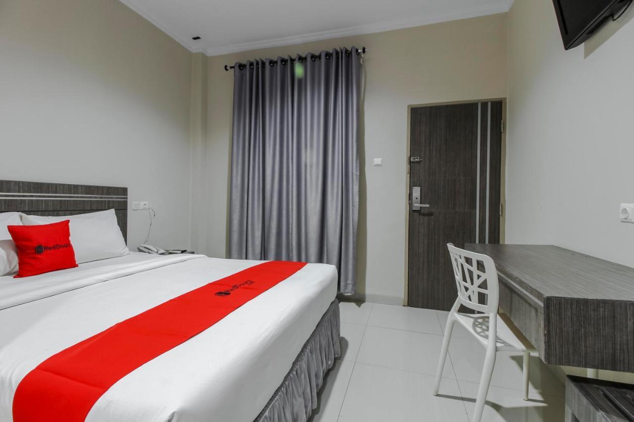 Reddoorz Plus Syariah @ Jalan Sriwijaya Medan Exterior photo