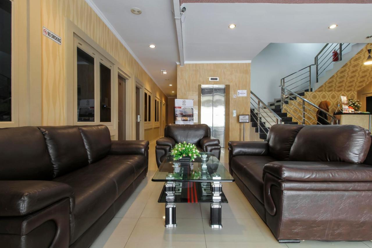 Reddoorz Plus Syariah @ Jalan Sriwijaya Medan Exterior photo